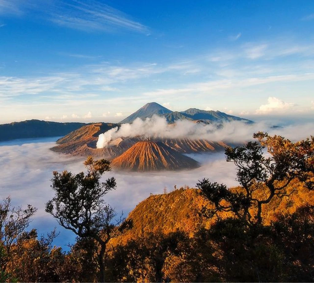 Disebut sebagai Gerbang Alam Gaib, Berikut 10 Fakta dan Mitos Gunung Semeru!