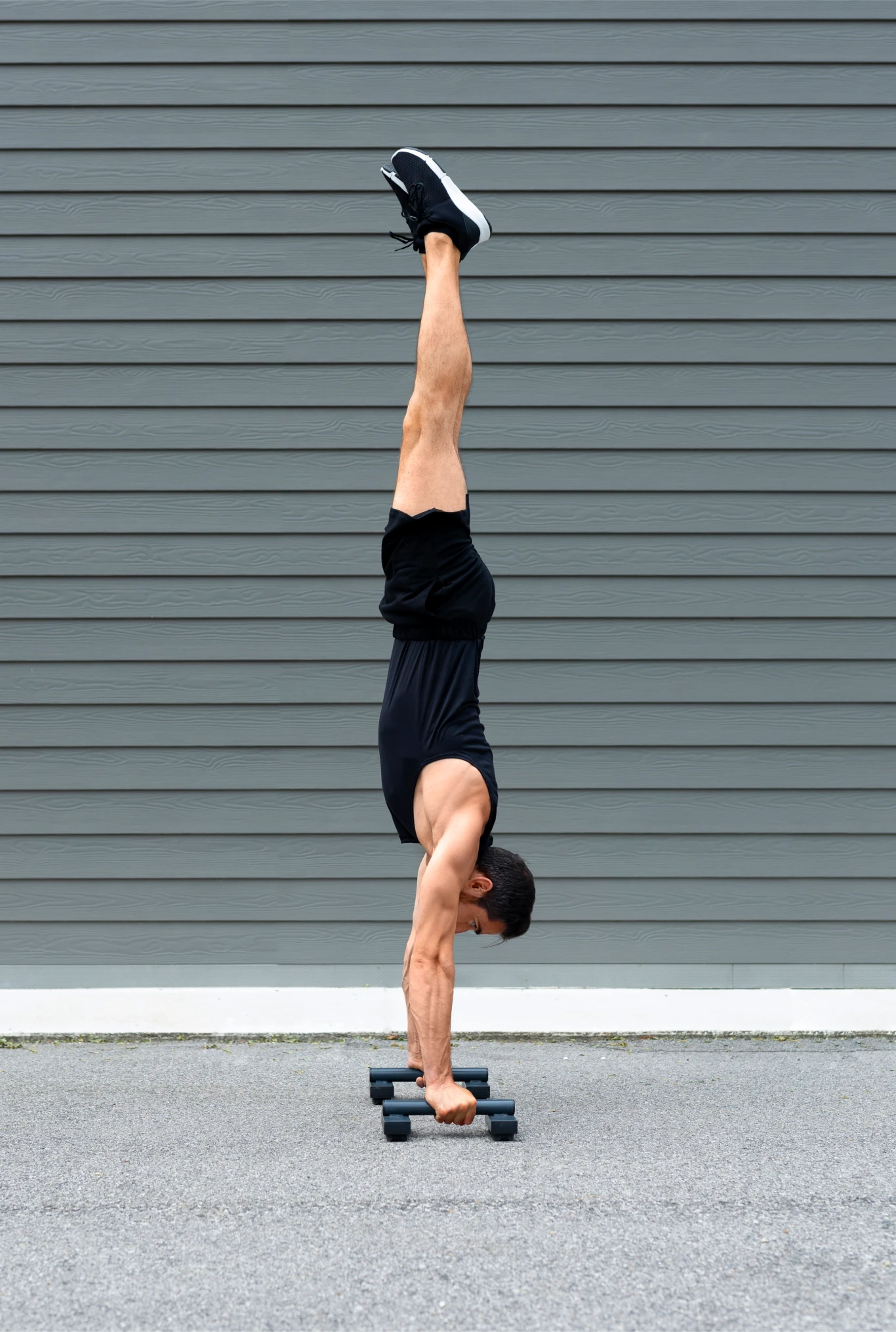 Gerakan Handstand Push-Up untuk Latihan Shoulder Workout