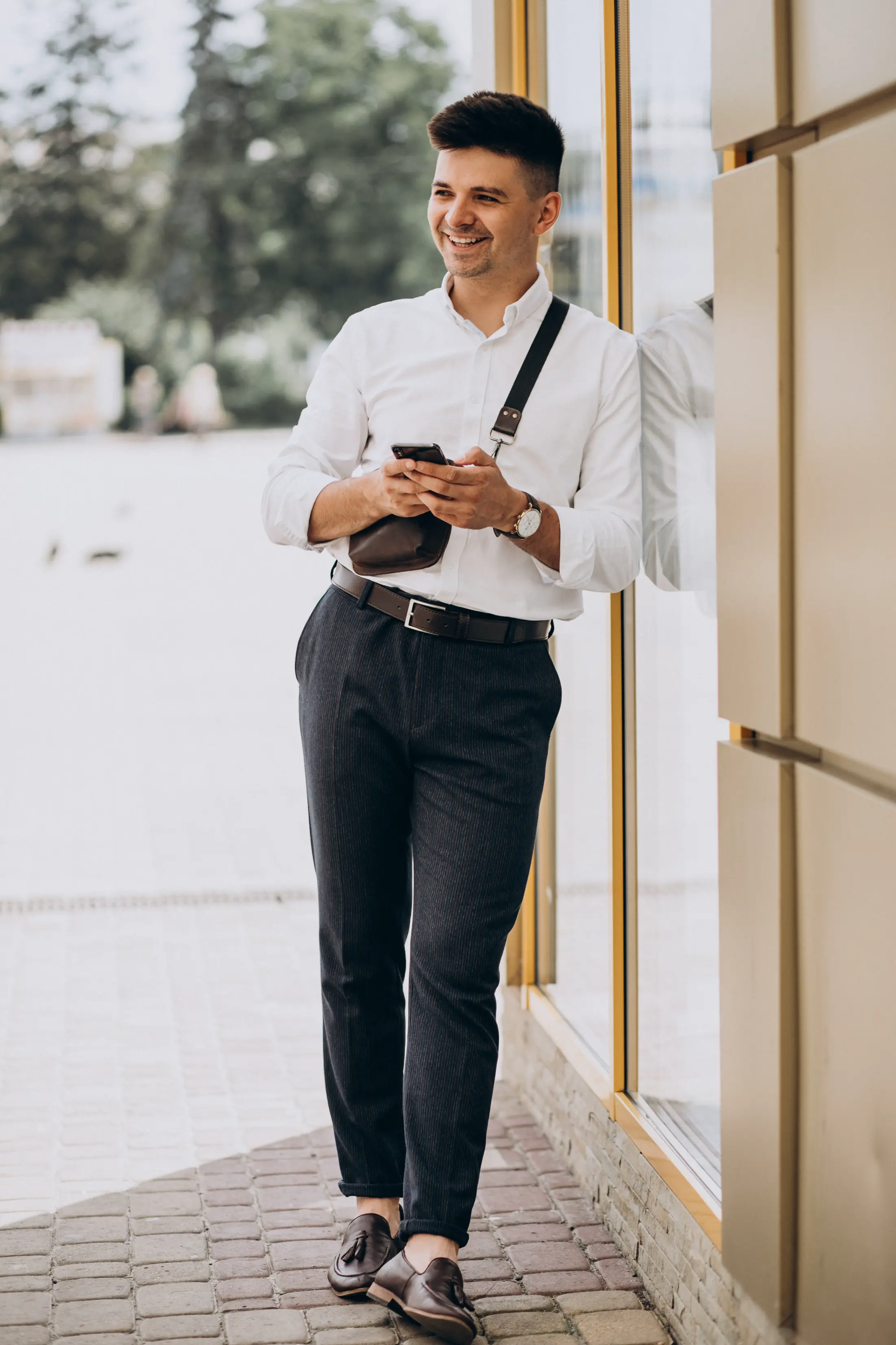 Rekomendasi outfit untuk makan siang bisnis